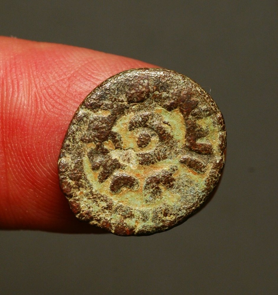 IS28-109 Umayyad, Anonymous AE fals, Hims (Homs, Emesa) mint, crescent w. pellet