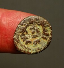IS28-109 Umayyad, Anonymous AE fals, Hims (Homs, Emesa) mint, crescent w. pellet