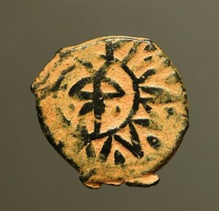 IS71-204 MAMLUK AE fals, Khushqadam AH865-872. Halab mint, shows a CROSSBOW