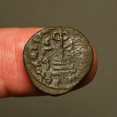 IS35-49 UMAYYAD “Standing Caliph”, c.690’s AD, time of Abd al-Malik