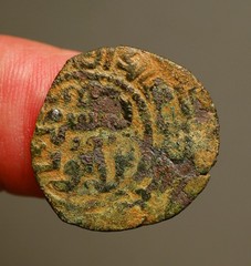IS65-28 AYYUBID: SALADIN, famous crusader foe. AE fals Hamah mint, AH573-585