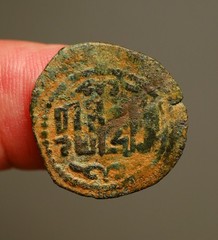 IS65-28 AYYUBID: SALADIN, famous crusader foe. AE fals Hamah mint, AH573-585