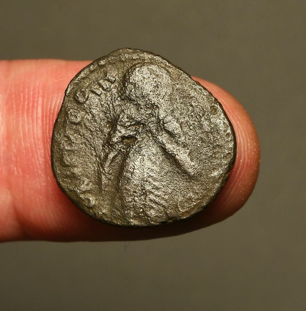 IS35-49 UMAYYAD “Standing Caliph”, c.690’s AD, time of Abd al-Malik