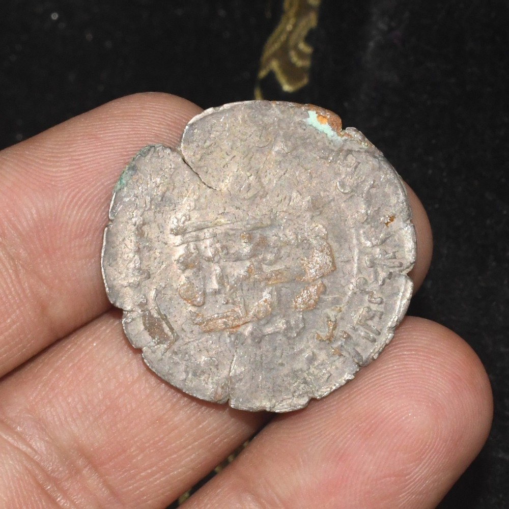 Authentic Antique Ancient Islamic Dinar Dirham Silver coin in good Condition